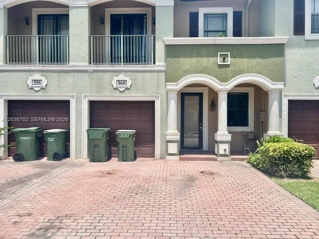 Townhouse at 568 NE 35th Ave, Homestead FL 33033