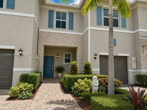 Townhouse at 754 SE 19th St, Homestead FL 33034