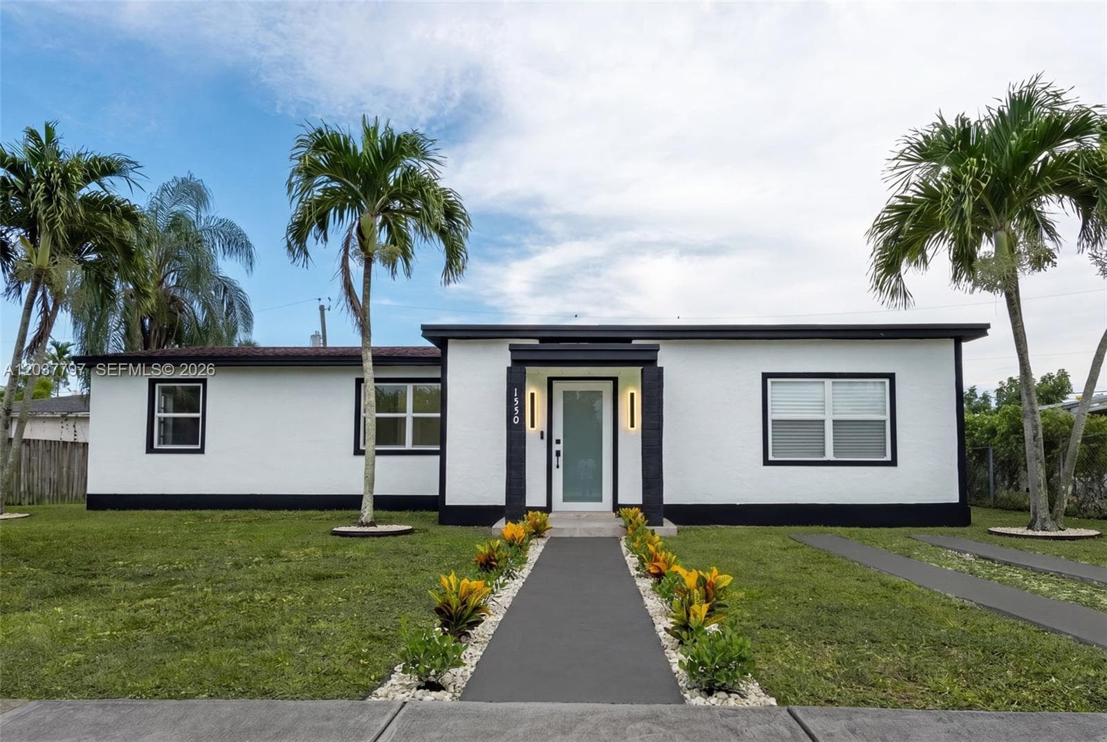 Single Family Residence at 1550 NE 9th Ct, Homestead FL 33033