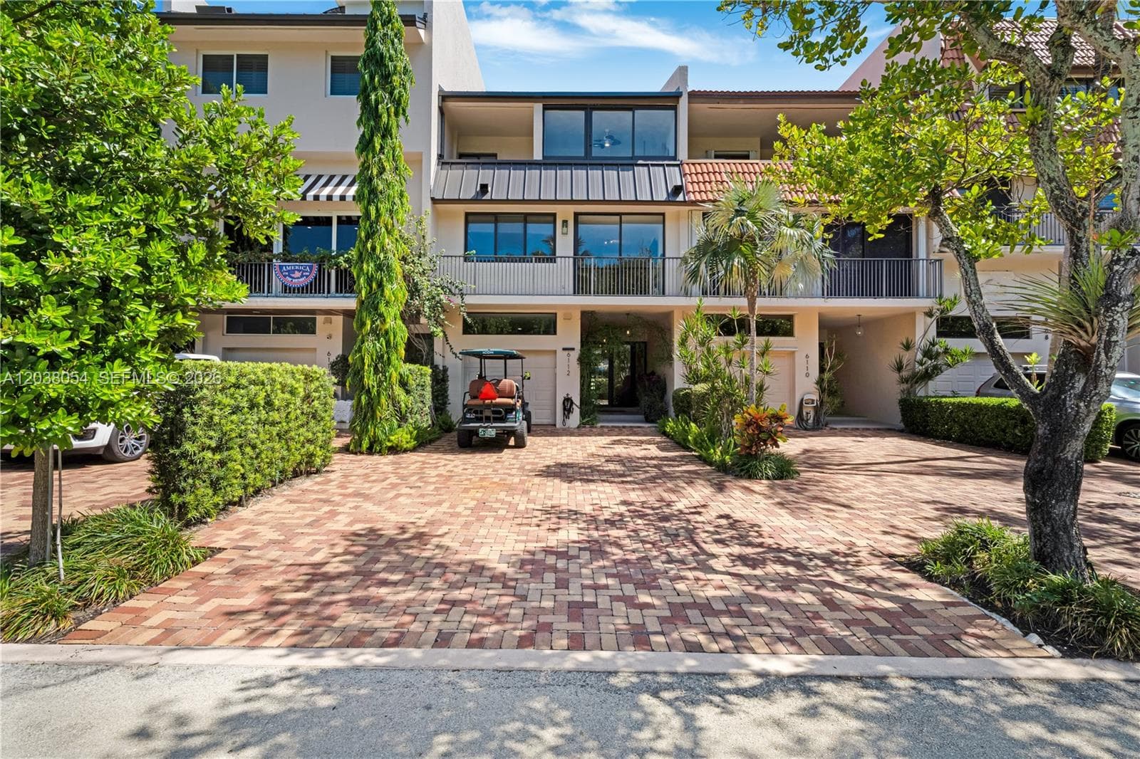 Townhouse at 6112 Paradise Point Dr, Palmetto Bay FL 33157