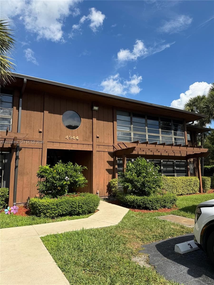 Condominium at 4944 NW 102nd Ave # 3, Doral FL 33178