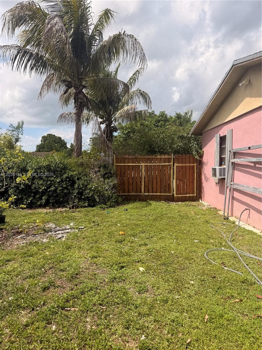 Single Family Residence at 15350 SW 308th St, Homestead FL 33033