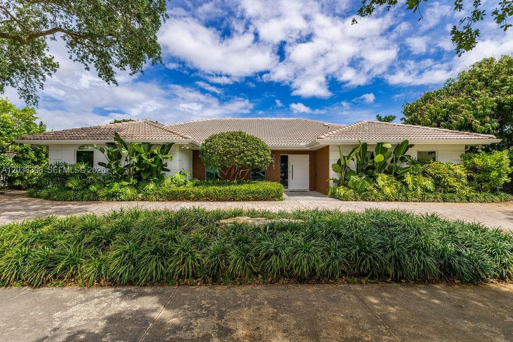 Single Family Residence at 2021 NE 212th St, Miami FL 33179