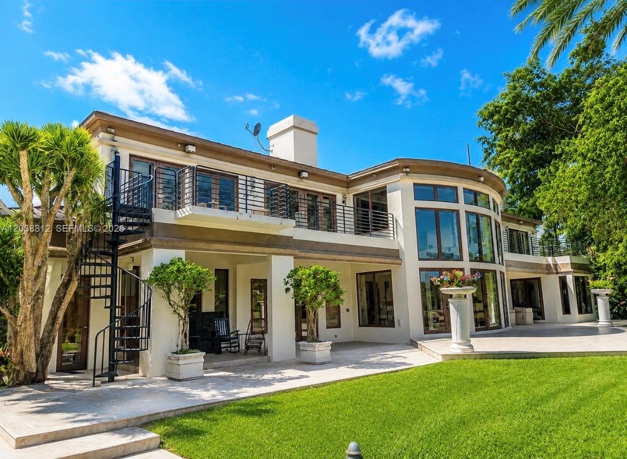 Single Family Residence at 10395 SW 67th Ave, Pinecrest FL 33156