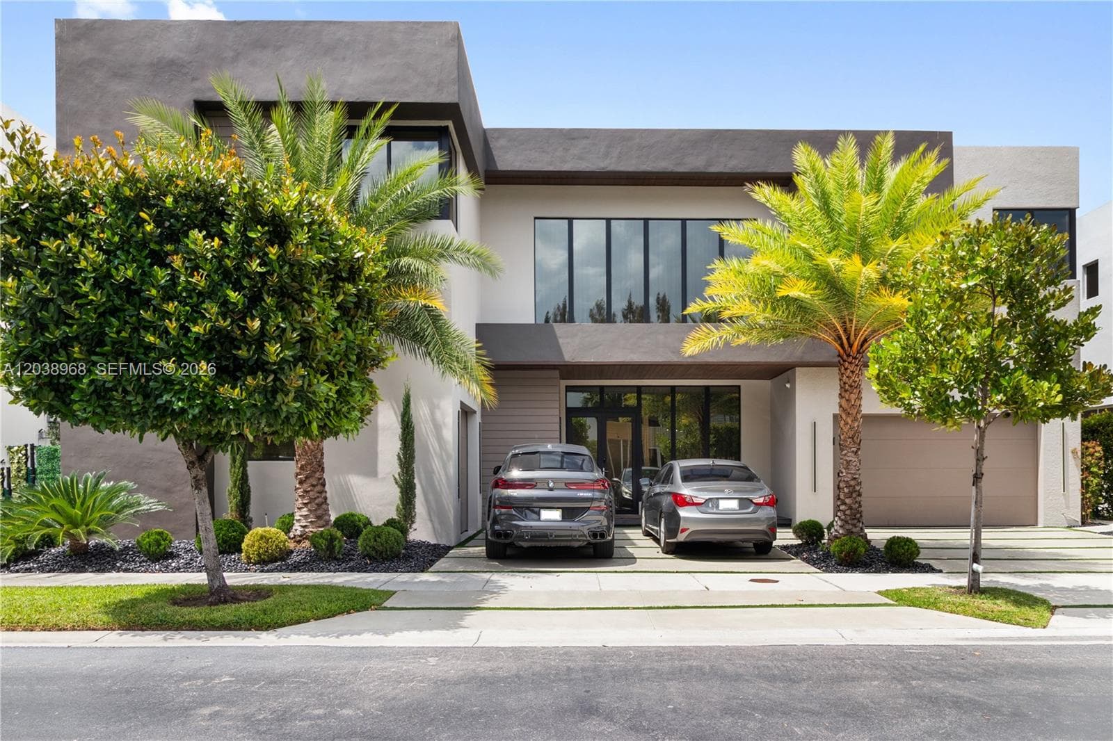 Single Family Residence at 10261 NW 74th Ter, Doral FL 33178