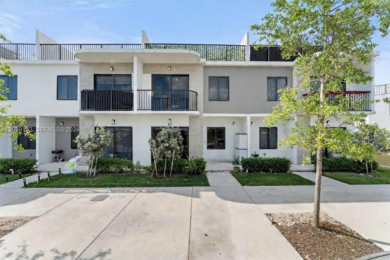 Townhouse at 14590 SW 260th St, Homestead FL 33032