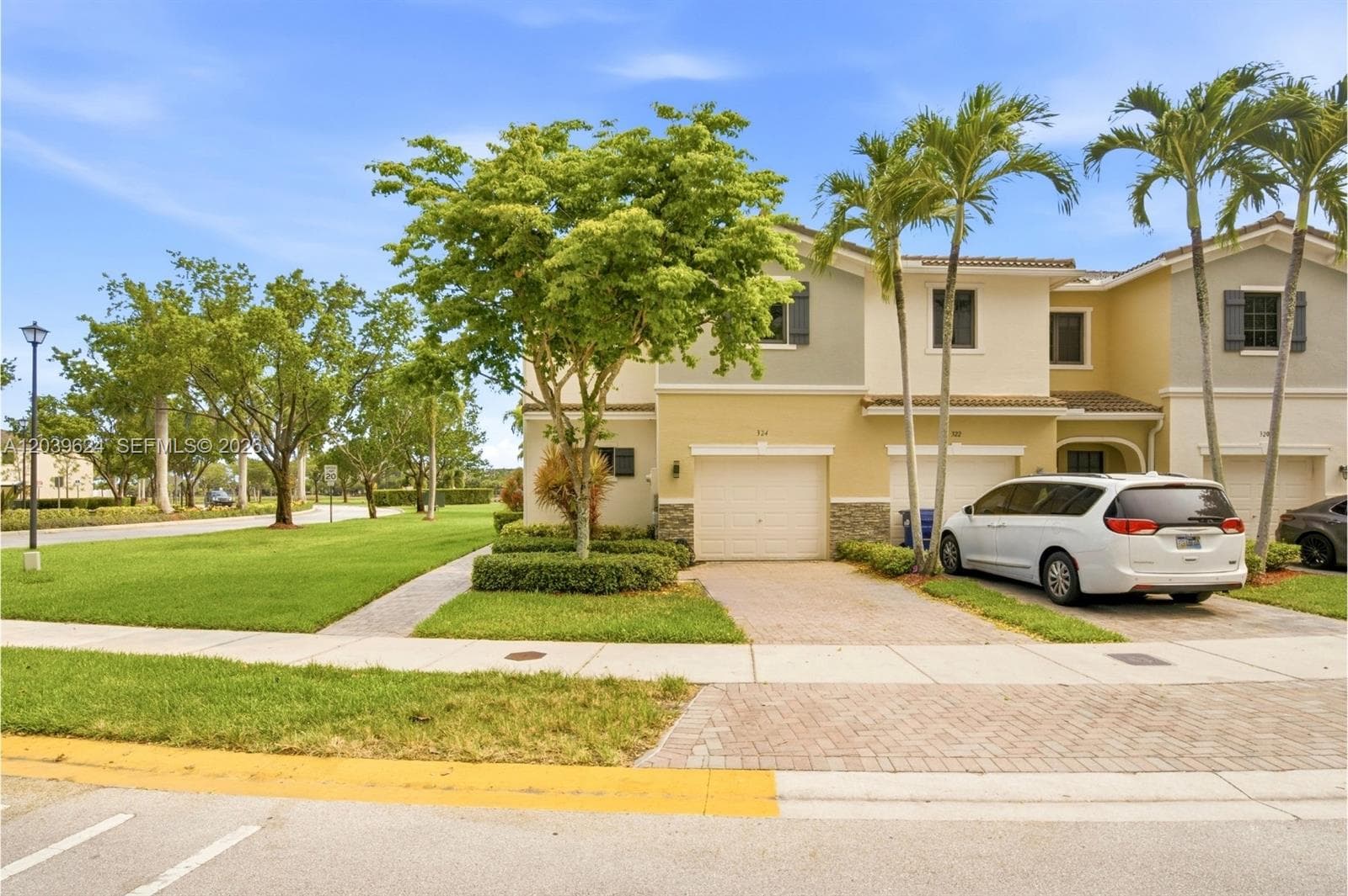 Townhouse at 324 NE 194th Ln, Miami FL 33179