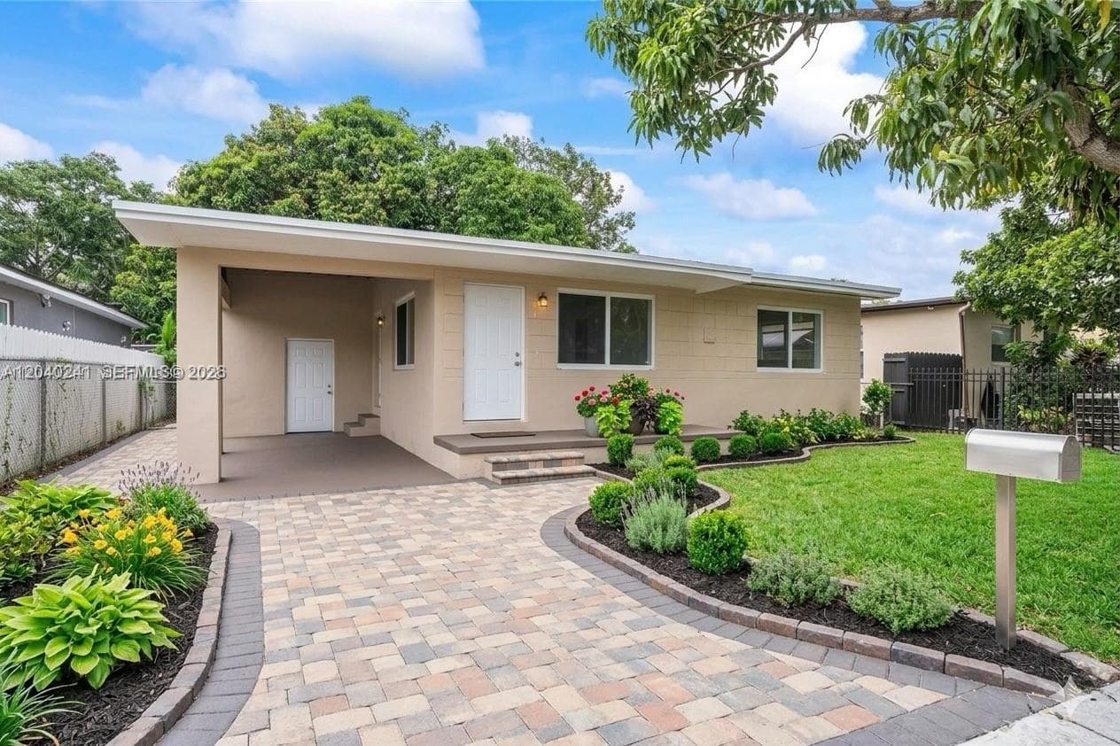 Single Family Residence at 839 NW 116th St, Miami FL 33168