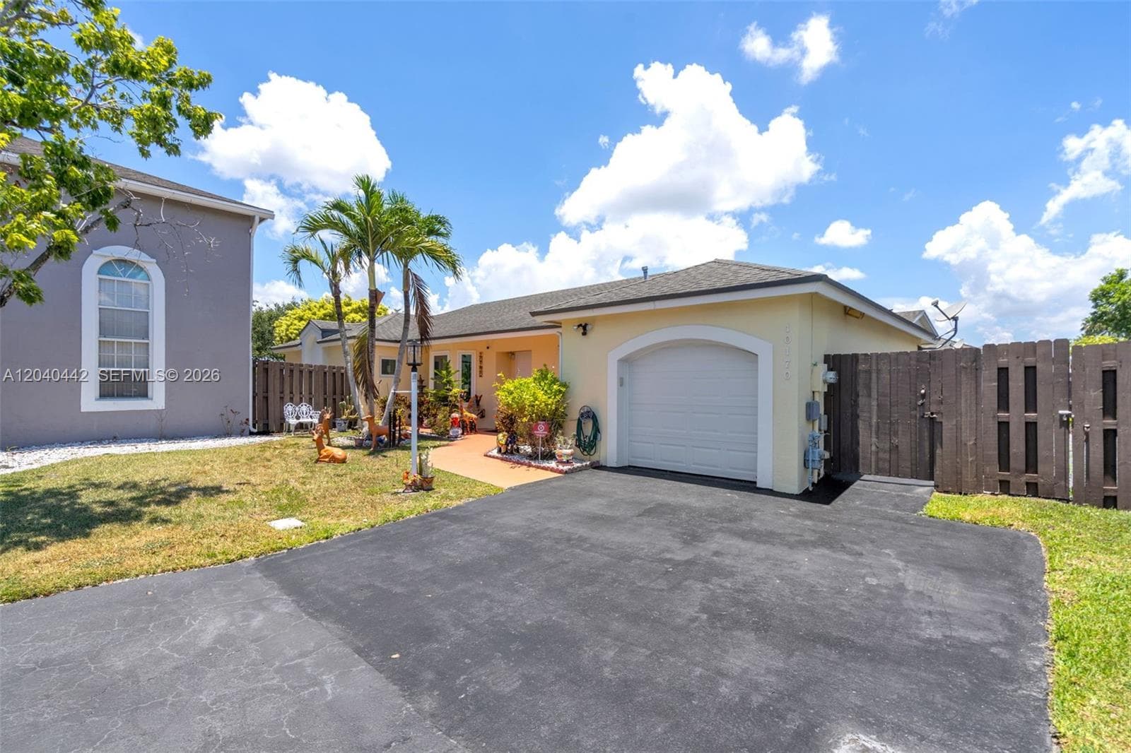 Single Family Residence at 10170 NW 54th Ter, Doral FL 33178