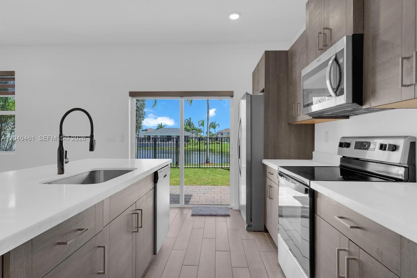 Townhouse at 805 SE 18th St, Homestead FL 33034