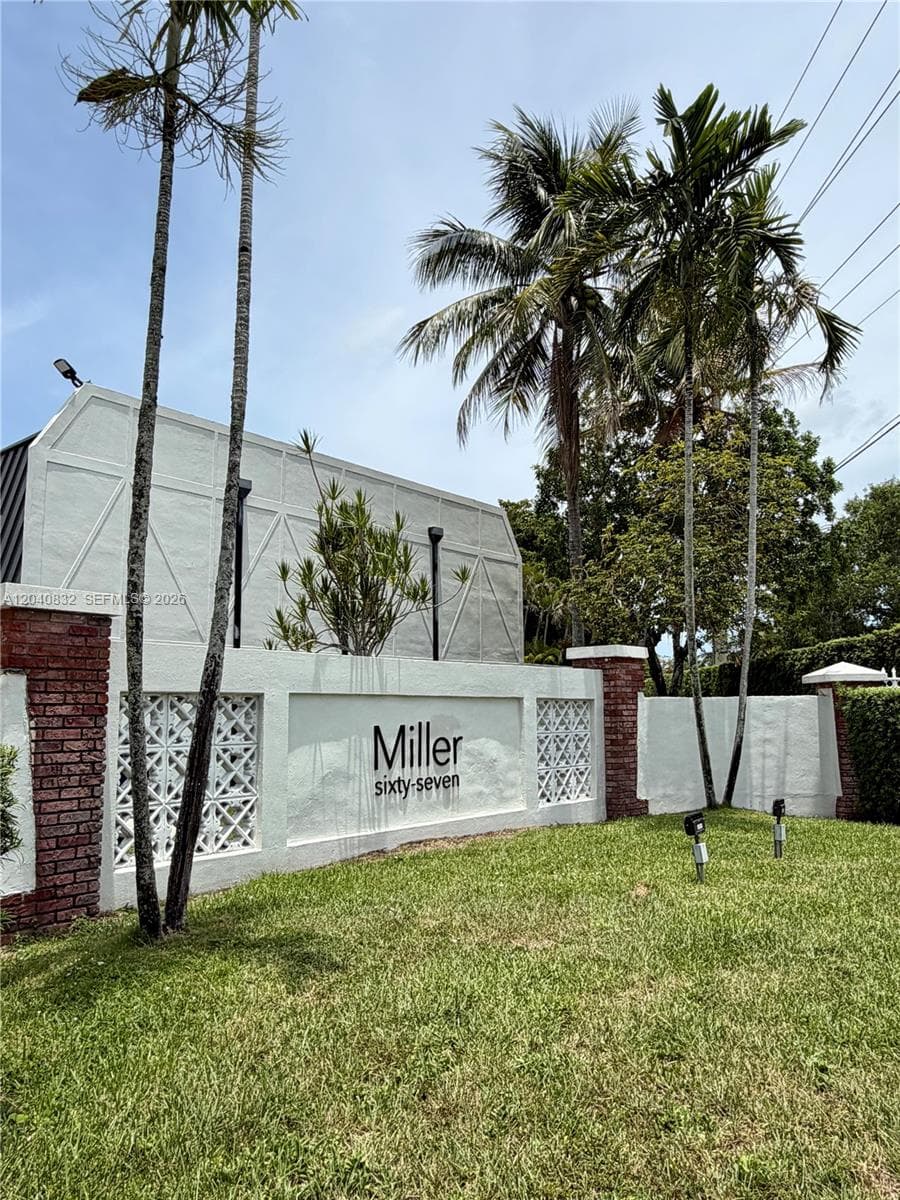 Townhouse at 6667 Miller Dr # 15, South Miami FL 33155