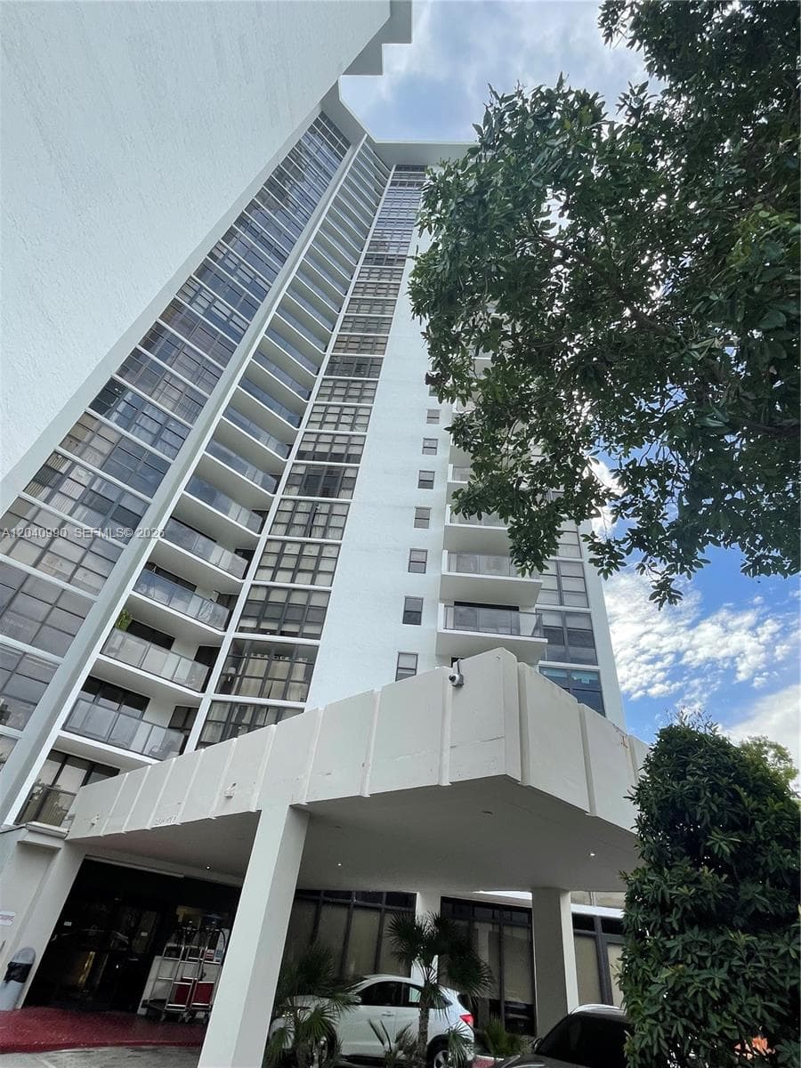 Apartment at 18181 NE 31st ct # 305, Aventura FL 33160
