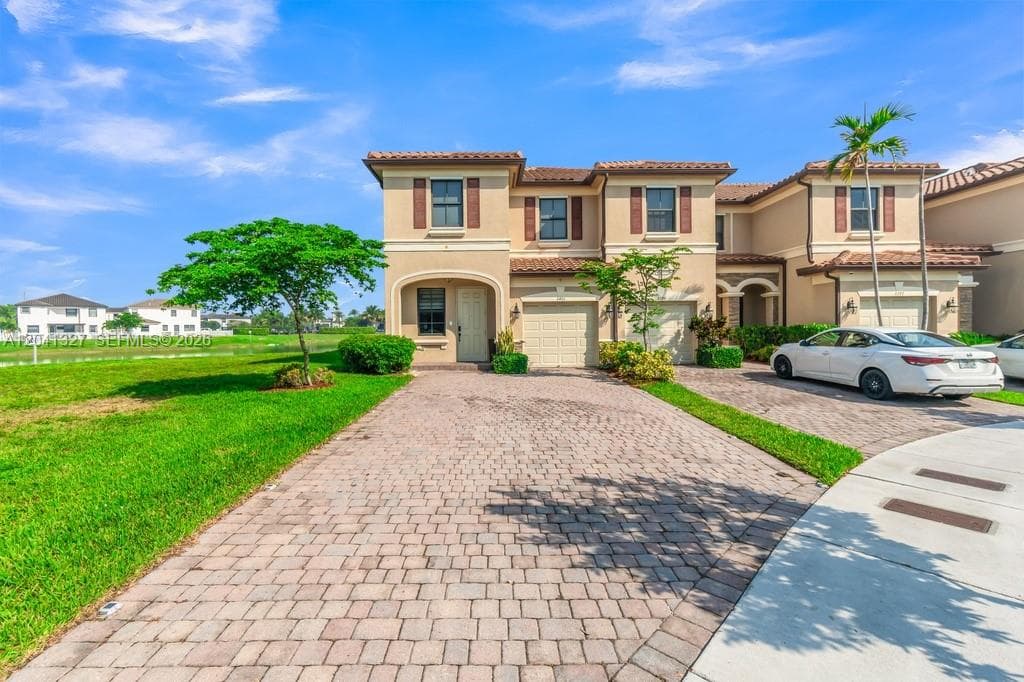 Townhouse at 3401 W 94th Ter, Hialeah FL 33018-2079