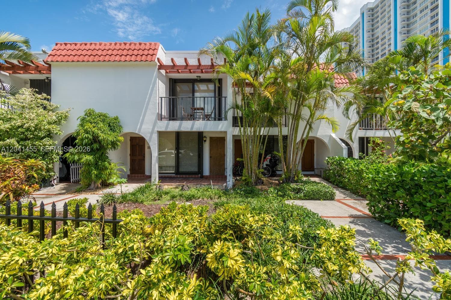 Townhouse at 425 Grapetree Dr # 206, Key Biscayne FL 33149