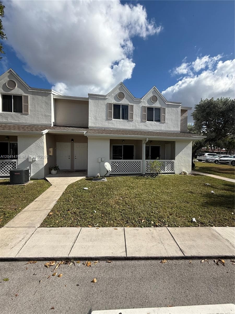 Townhouse at 17515 NW 67th Ct # 22, Hialeah FL 33015