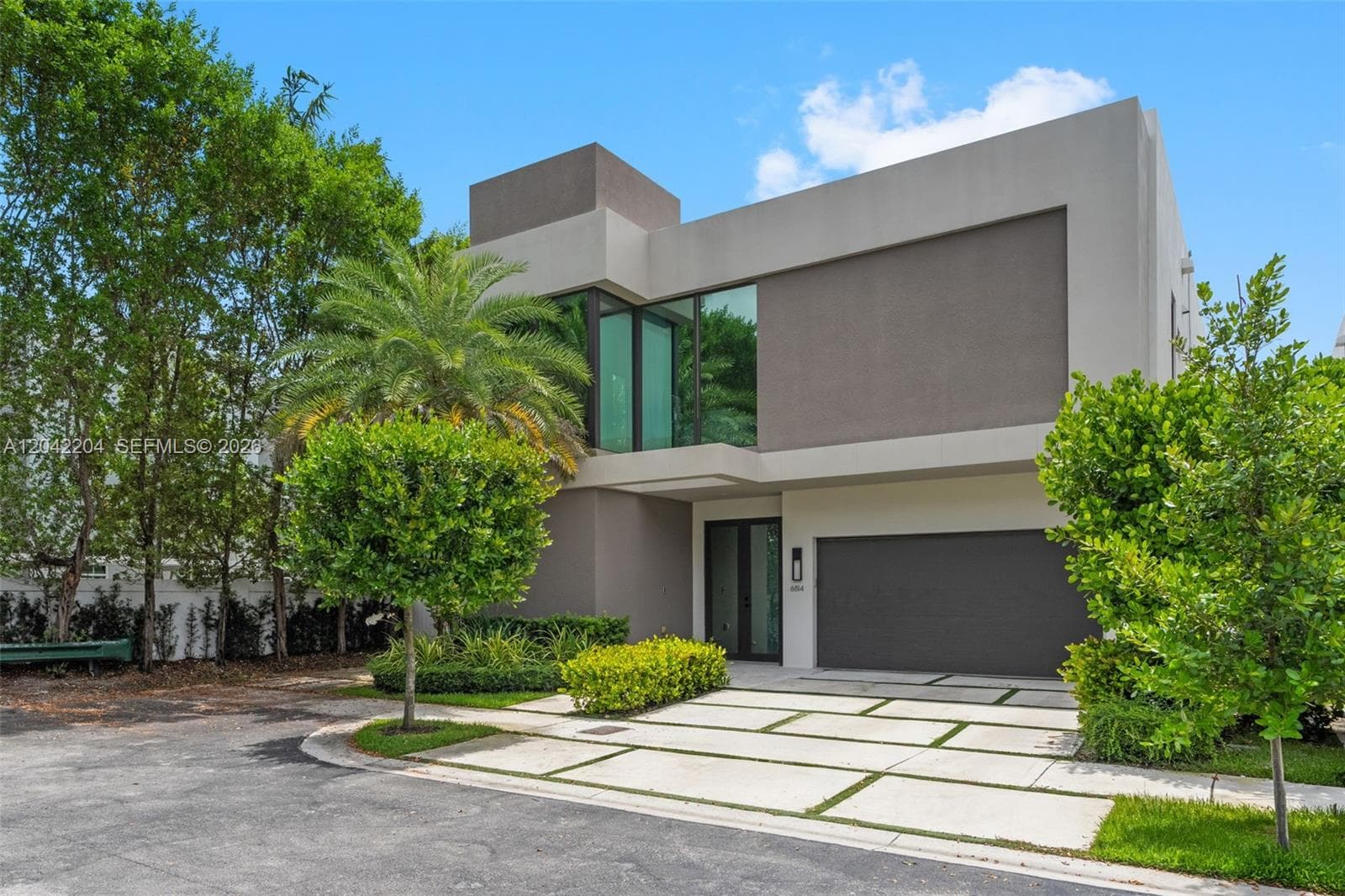 Single Family Residence at 6814 NW 104th Ct, Doral FL 33178