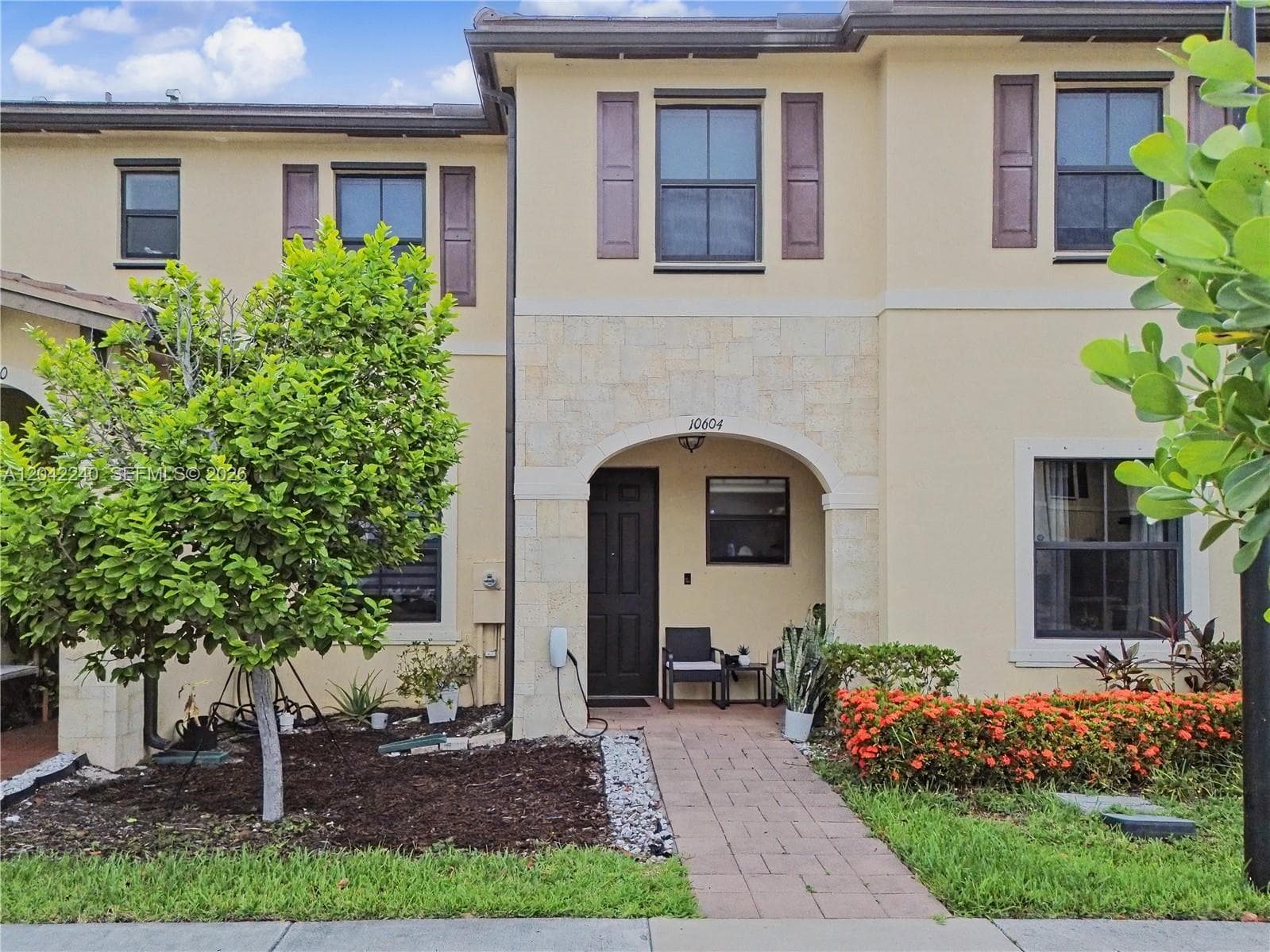 Villa at 10604 W 33rd Ln, Hialeah FL 33018
