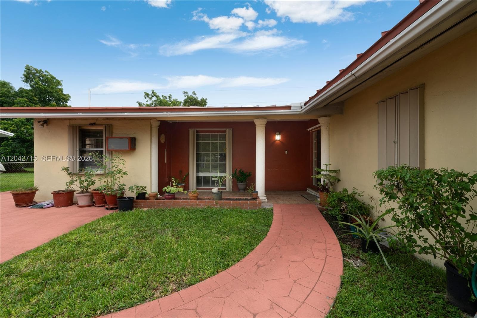 Single Family Residence at 10315 SW 200th St, Cutler Bay FL 33157