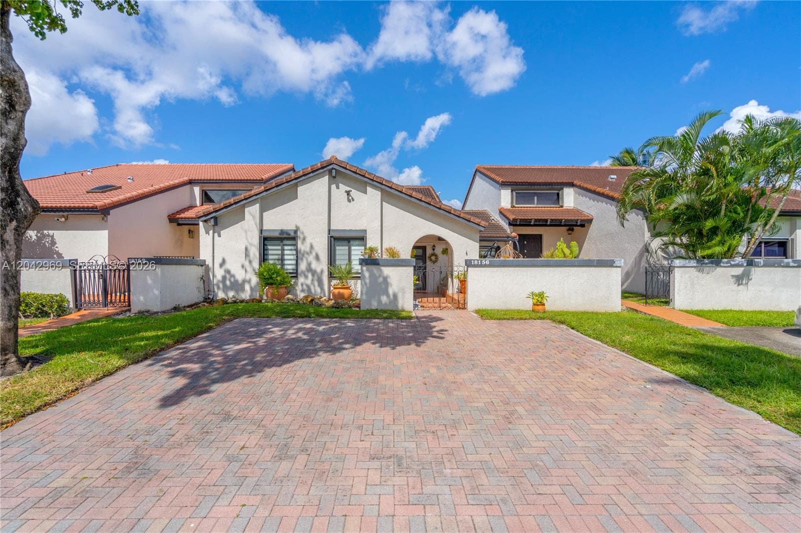 Townhouse at 18156 NW 66th Ct, Hialeah FL 33015