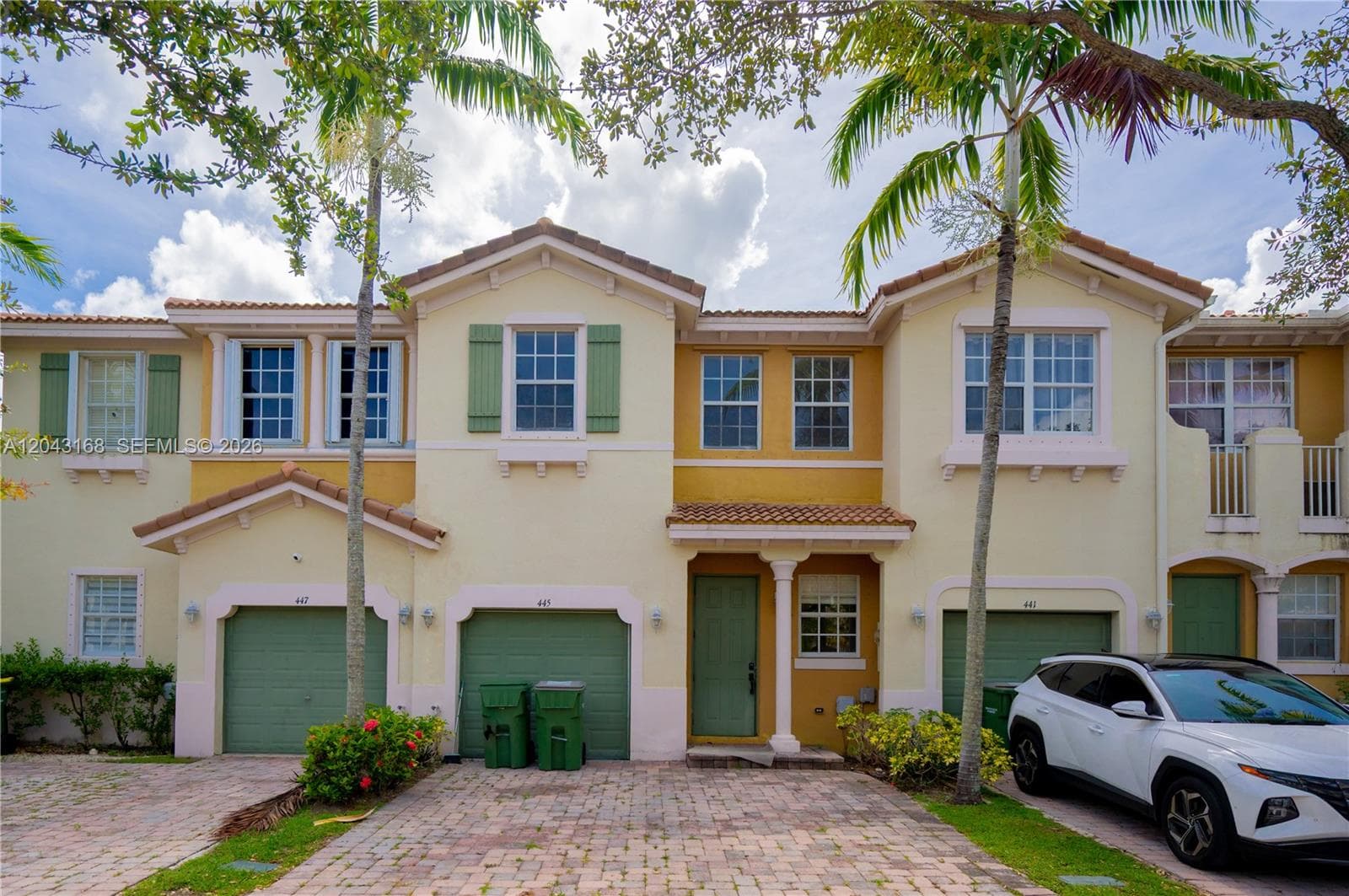 Townhouse at 445 NE 21st Ave, Homestead FL 33033
