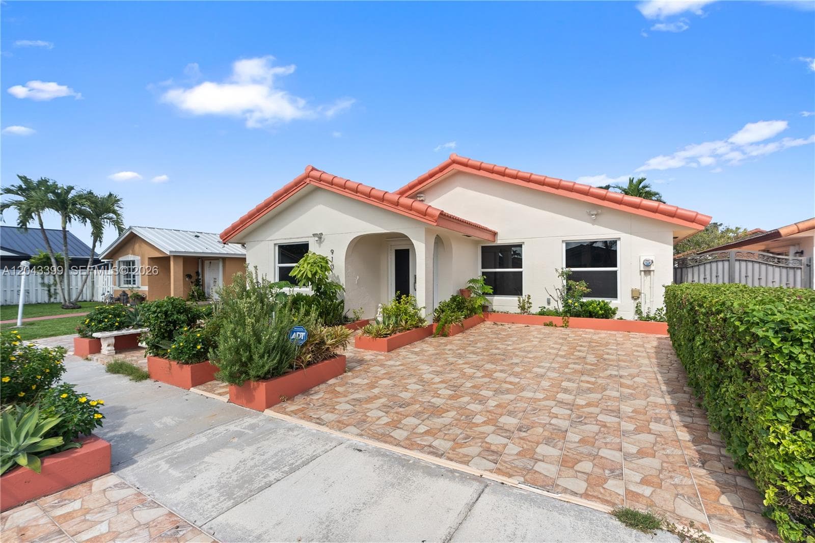 Single Family Residence at 910 SW 140th Ave, Miami FL 33184
