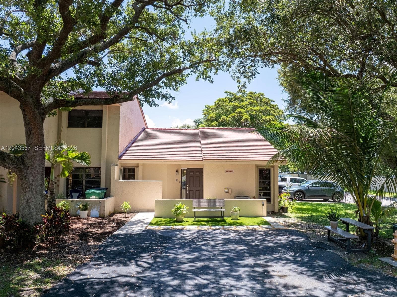 Townhouse at 11527 SW 90th St, Miami FL 33176
