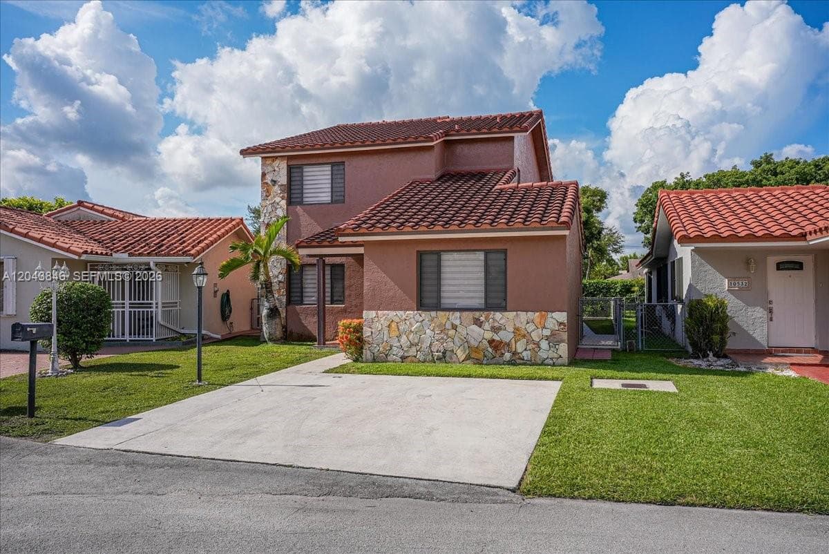 Single Family Residence at 10528 SW 69th Ter, Miami FL 33173