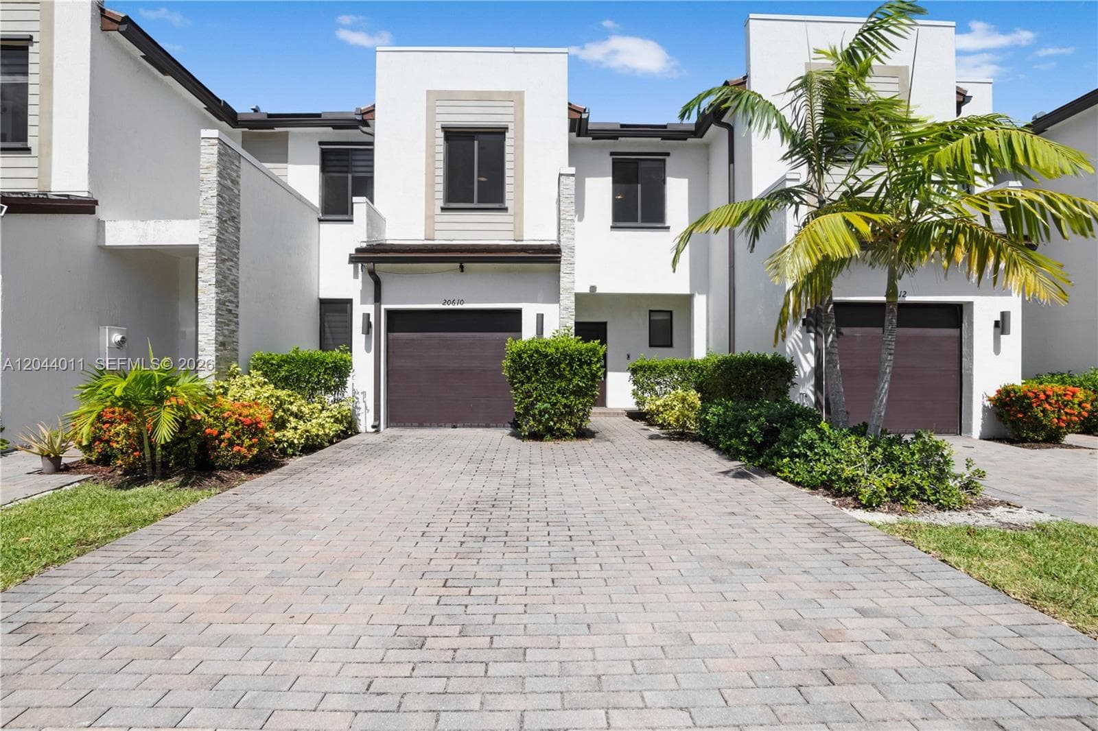 Townhouse at 20610 NE 5th Pl, Miami FL 33179