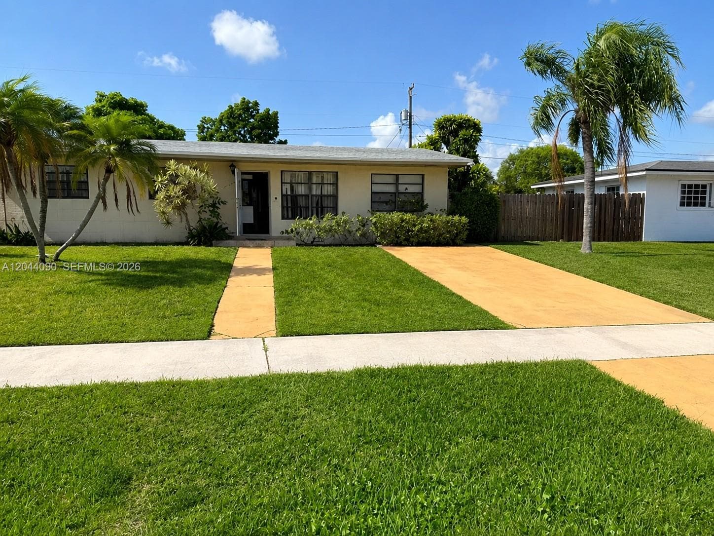 Single Family Residence at 11832 SW 185th Ter, Miami FL 33177