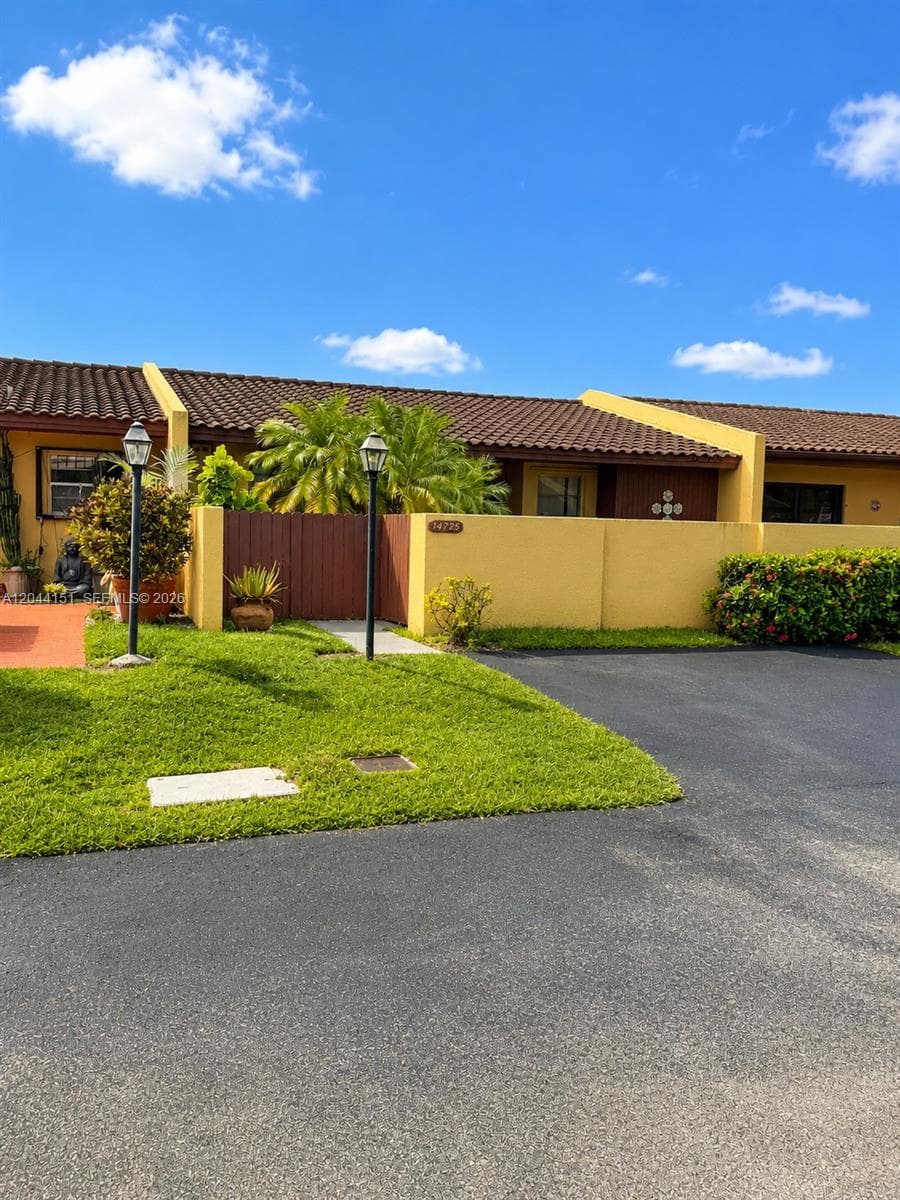 Townhouse at 14725 SW 86th Ln, Miami FL 33193