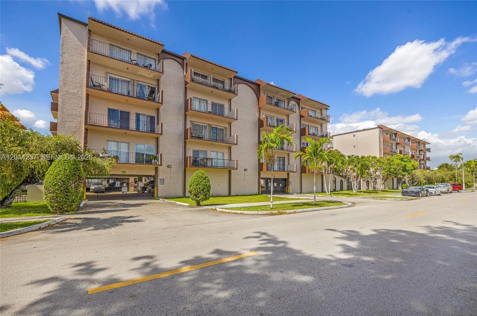 Condominium at 1950 W 54th St # 206, Hialeah FL 33012