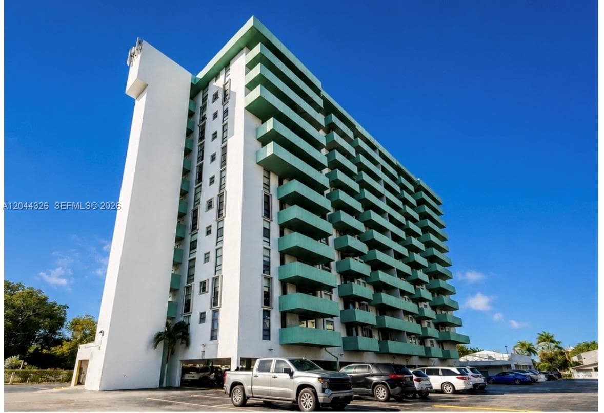 Condominium at 1825 W 44th Pl # 806, Hialeah FL 33012