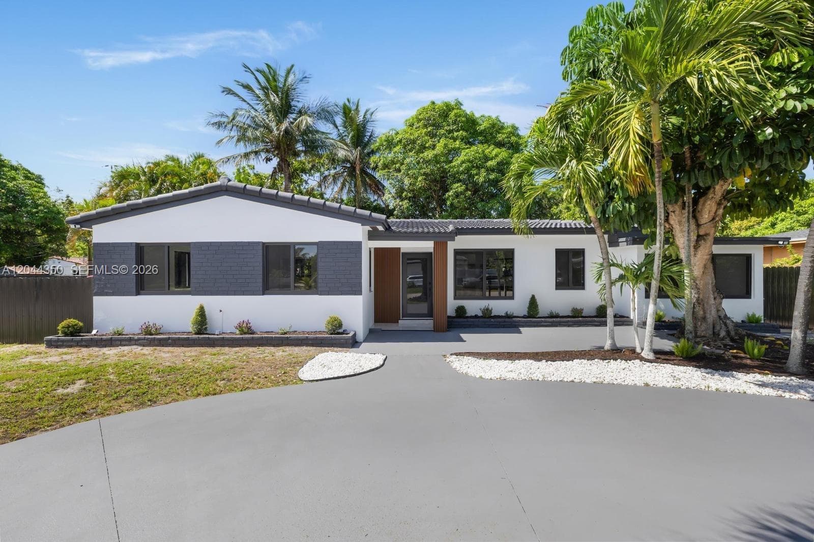 Single Family Residence at 770 NE 160th St, Miami FL 33162