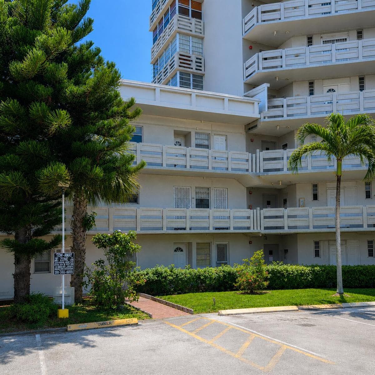 Condominium at 1401 NE Miami Gardens Drive # 180, Miami FL 33179
