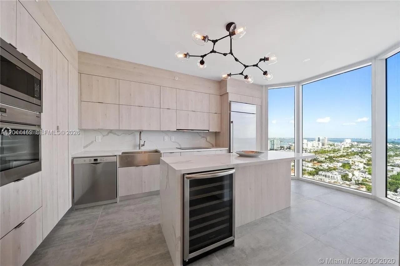Condominium at 300 S Pointe Dr # 3604, Miami Beach FL 33139