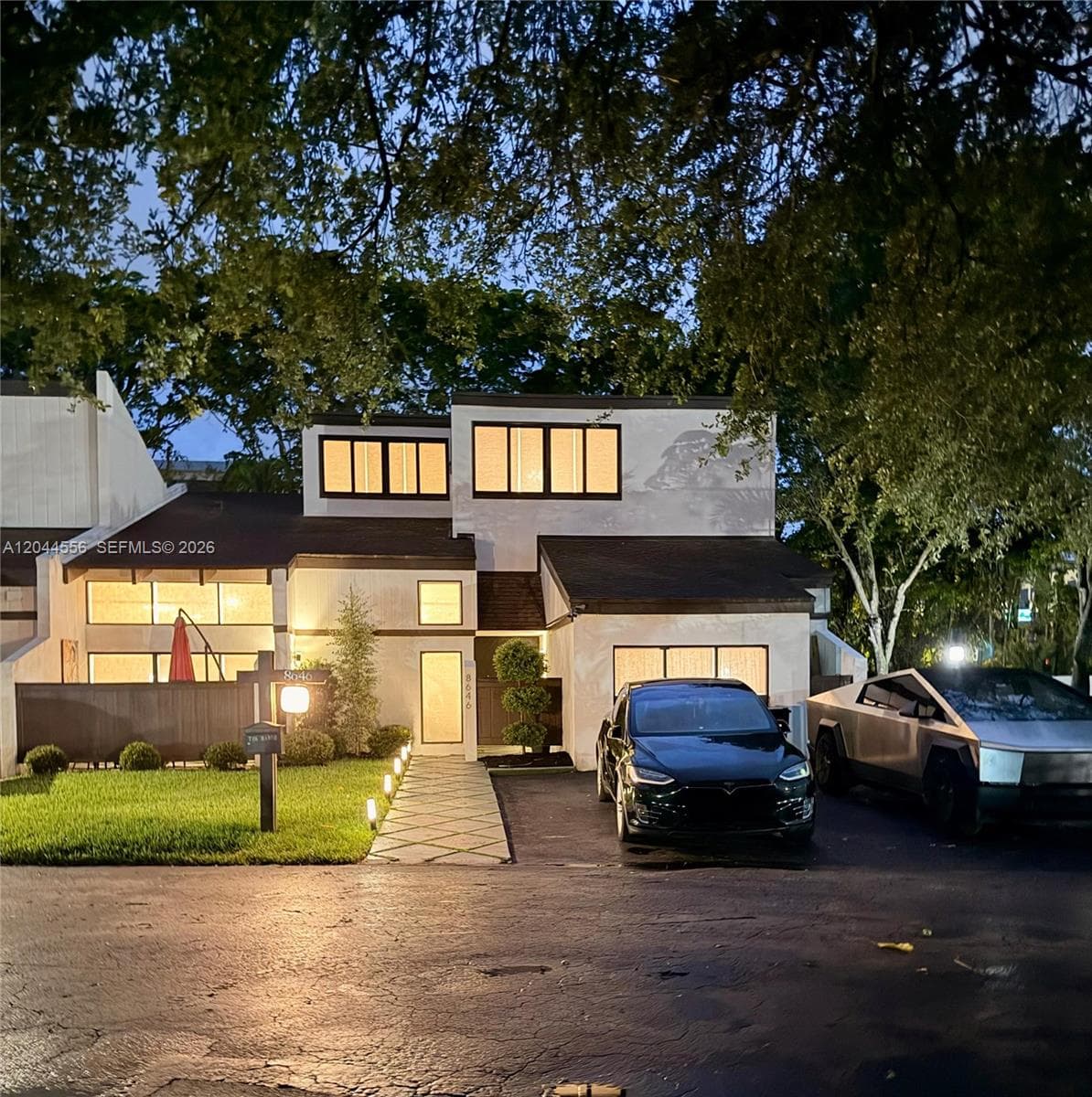 Single Family Residence at 8646 SW 94th St, Miami FL 33156
