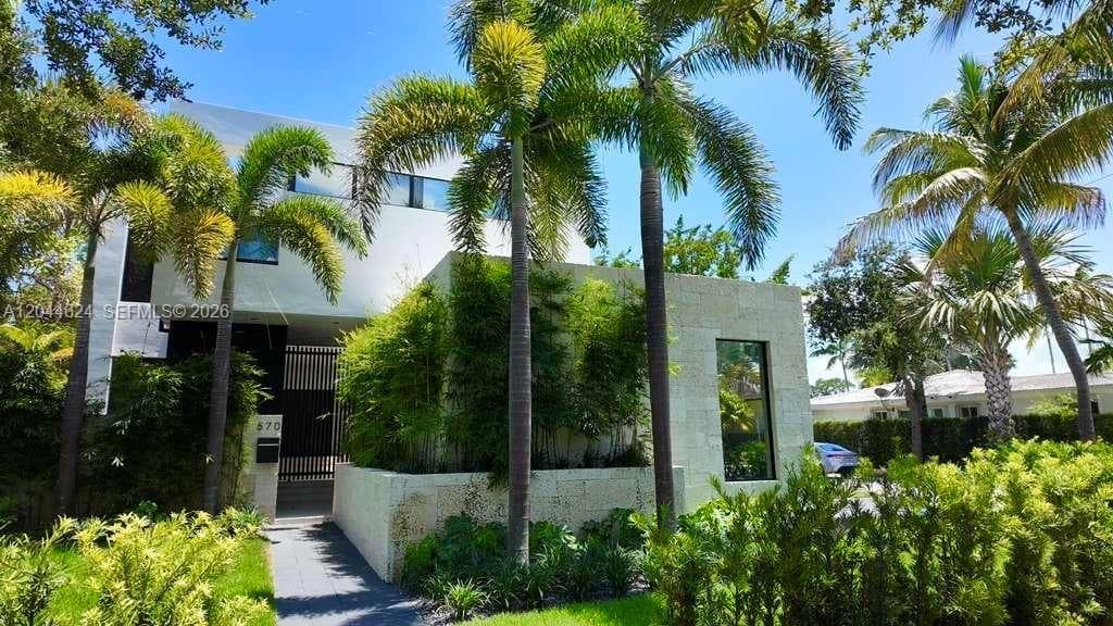 Single Family Residence at 570 S Shore Dr, Miami Beach FL 33141