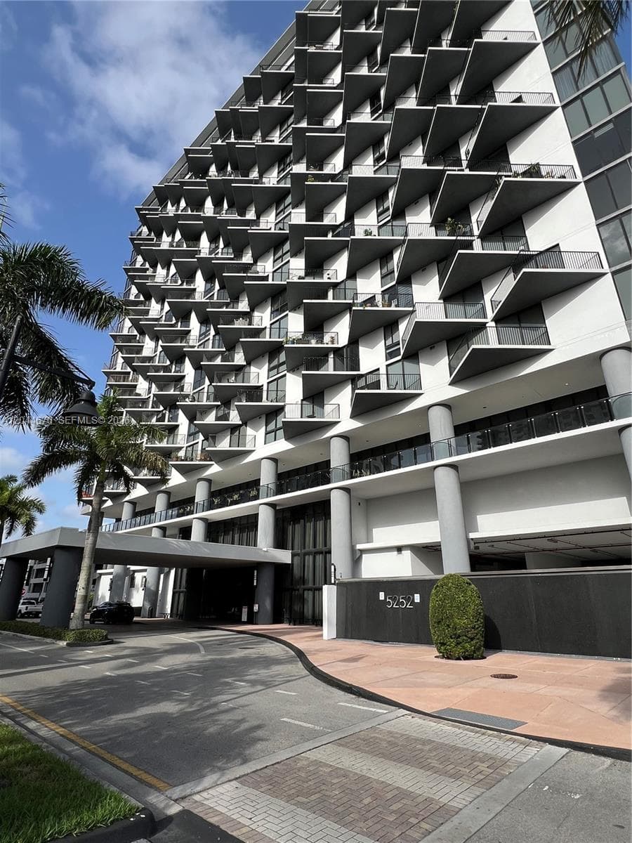 Condominium at 5252 NW 85th Ave # 1707, Doral FL 33166