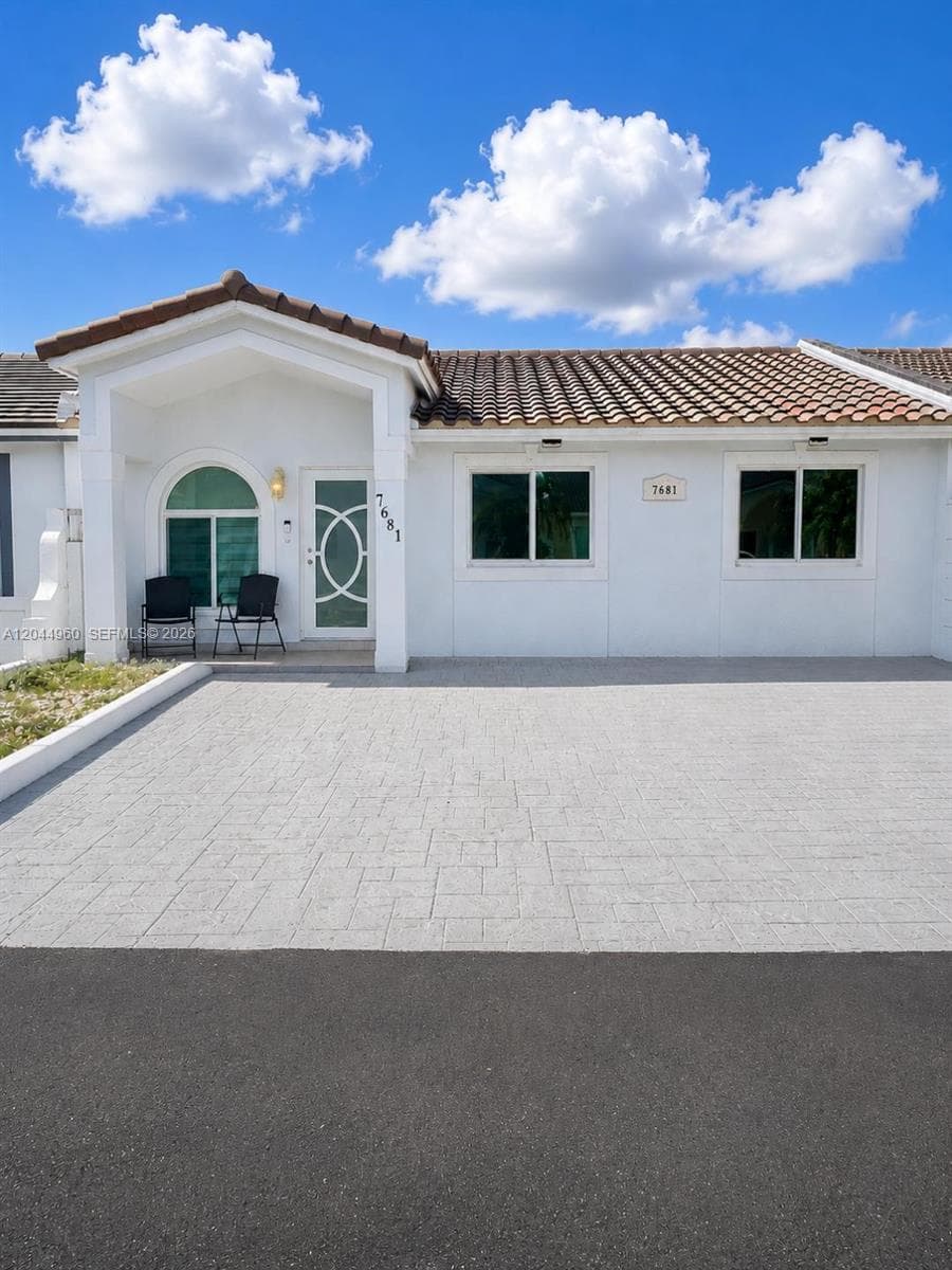 Villa at 7681 NW 178th Ter, Hialeah FL 33015