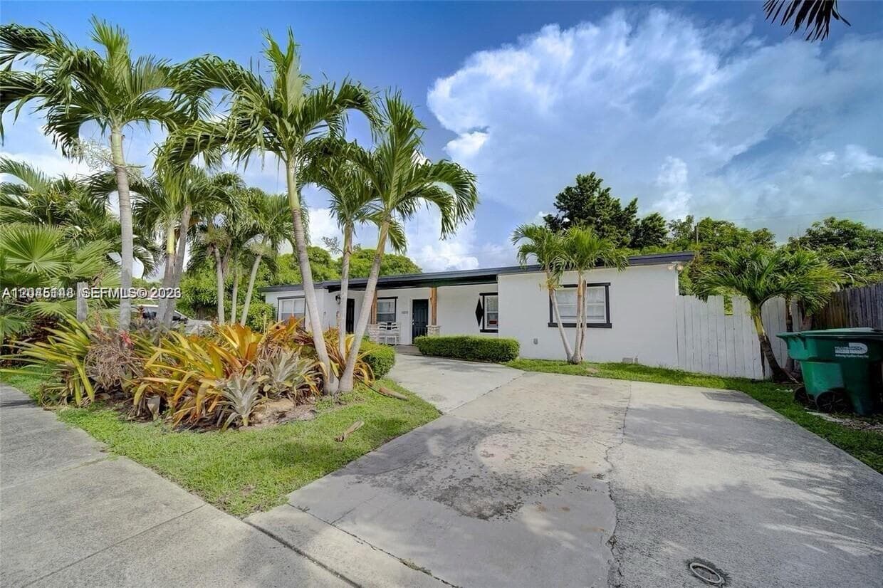 Single Family Residence at 10215 SW 171st St, Miami FL 33157