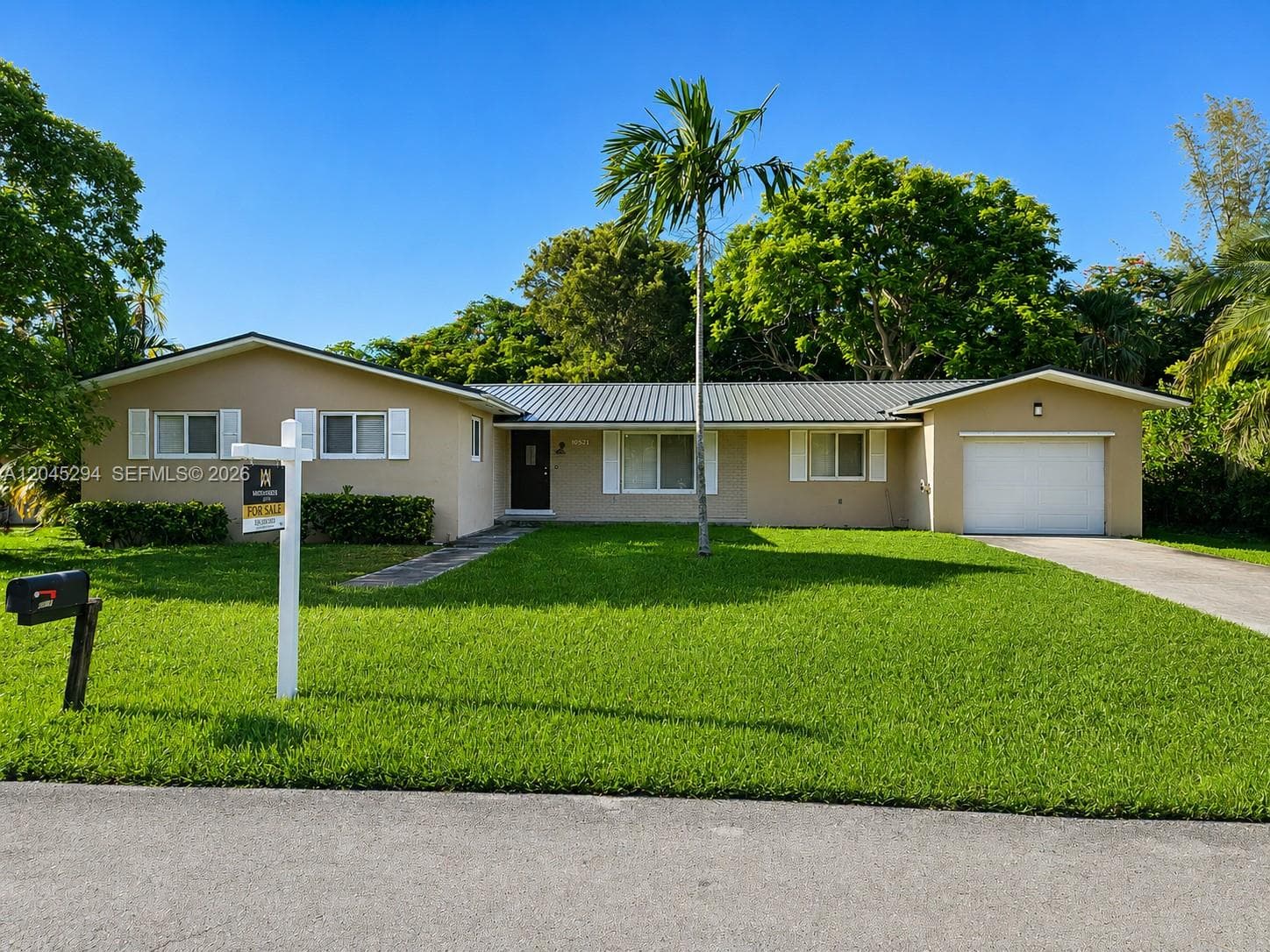 Single Family Residence at 10521 SW 125th St, Miami FL 33176