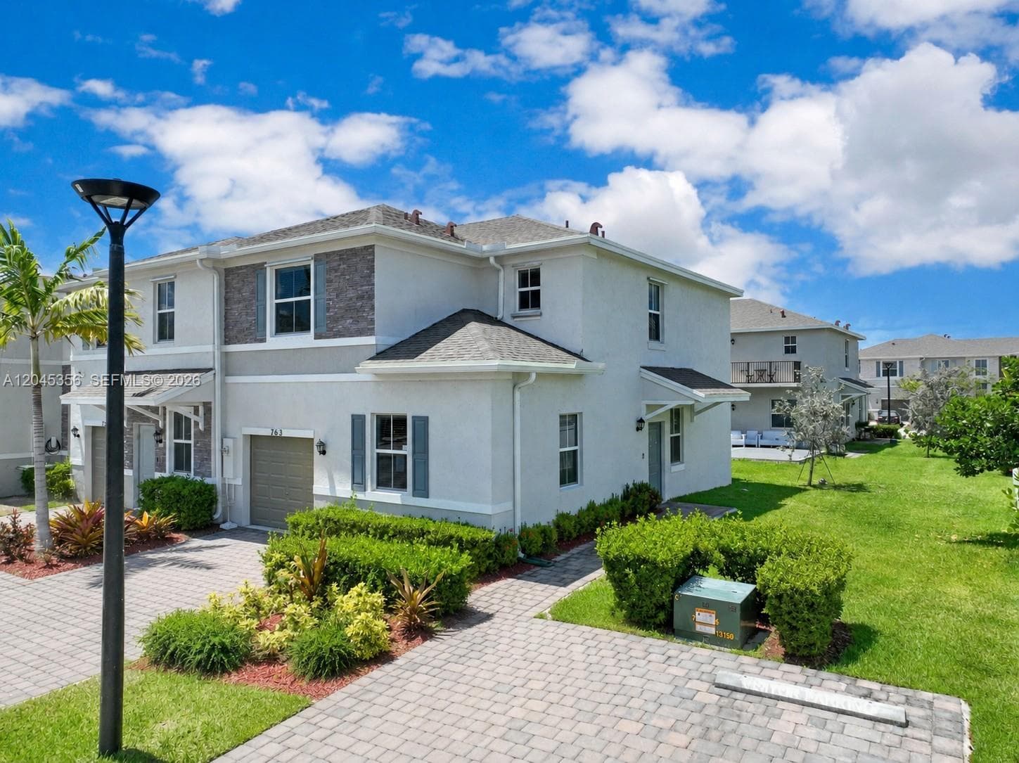 Townhouse at 763 SE 17th St, Homestead FL 33034