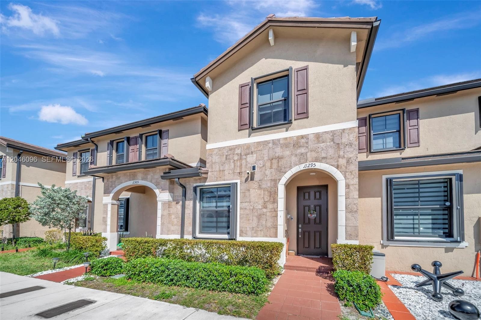 Townhouse at 11295 W 34th Way, Hialeah FL 33018