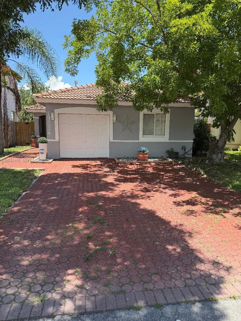Single Family Residence at 19554 NW 79th Pl, Hialeah FL 33015