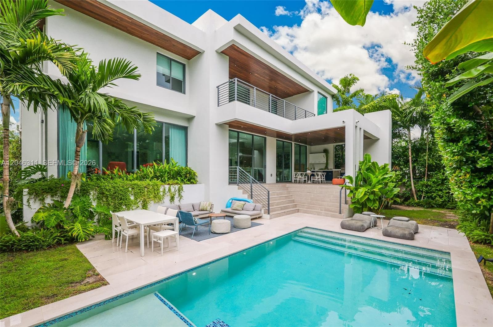 Single Family Residence at 445 Ridgewood Rd, Key Biscayne FL 33149