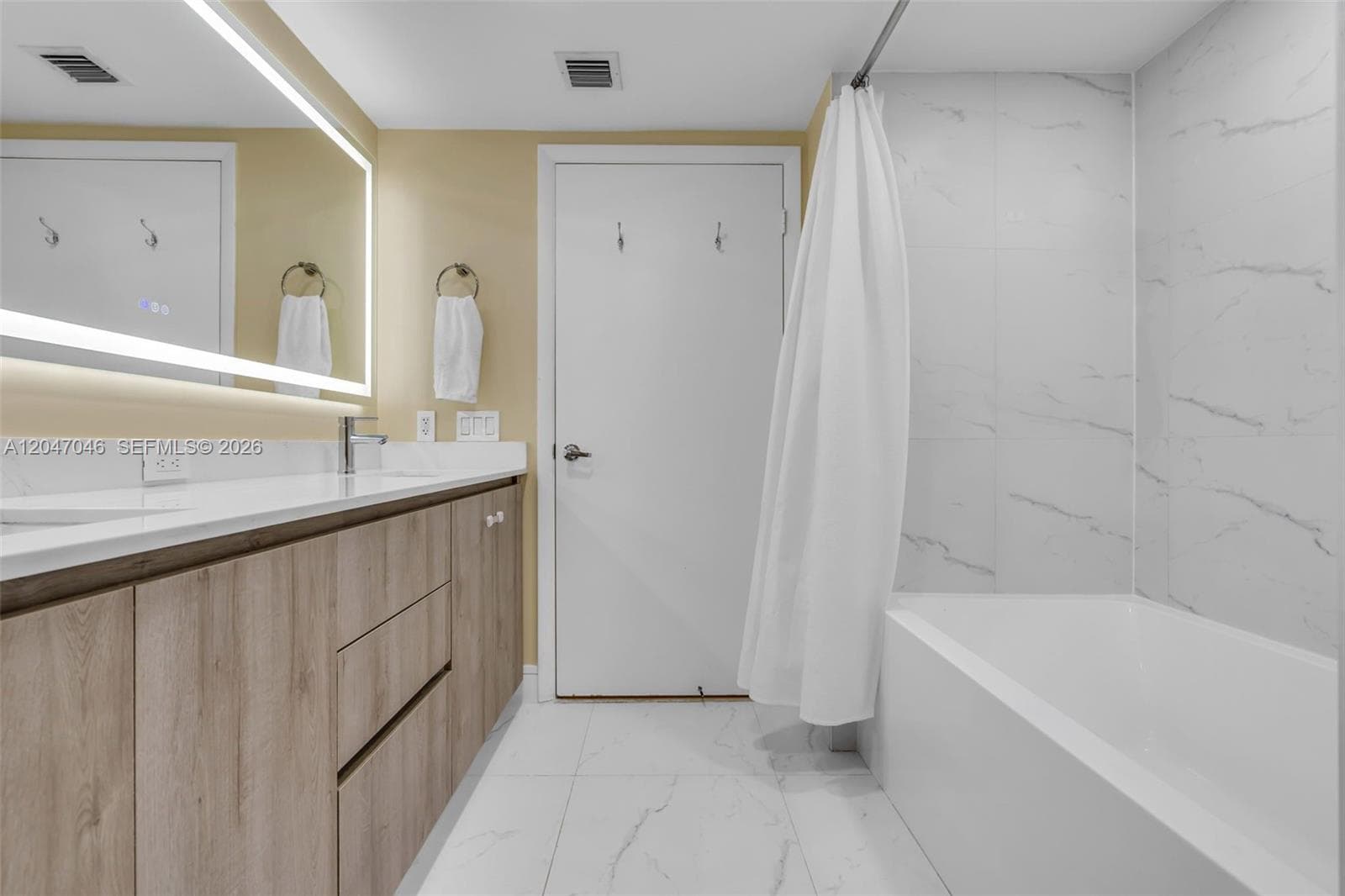 Condominium at 41 SE 5th St # 908, Miami FL 33131