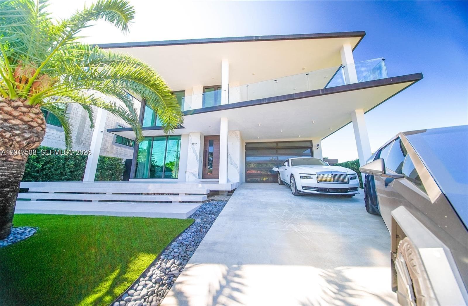 Single Family Residence at 7520 W Treasure Dr, North Bay Village FL 33141