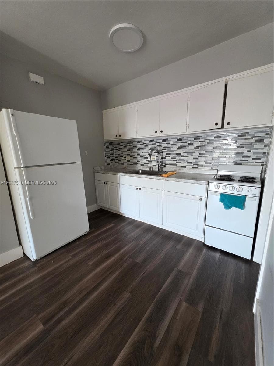 Efficiency at 15 Esplanade Dr # B, Miami Springs FL 33166