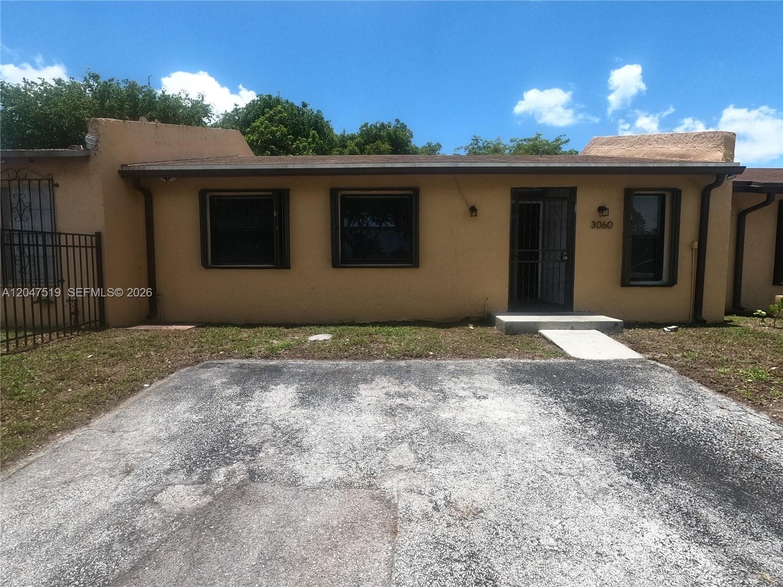 Townhouse at 3060 NW 204th Ln, Miami Gardens FL 33056