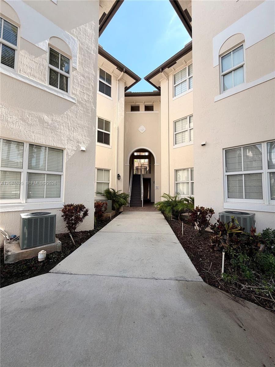 Condominium at Doral, FL, 33178